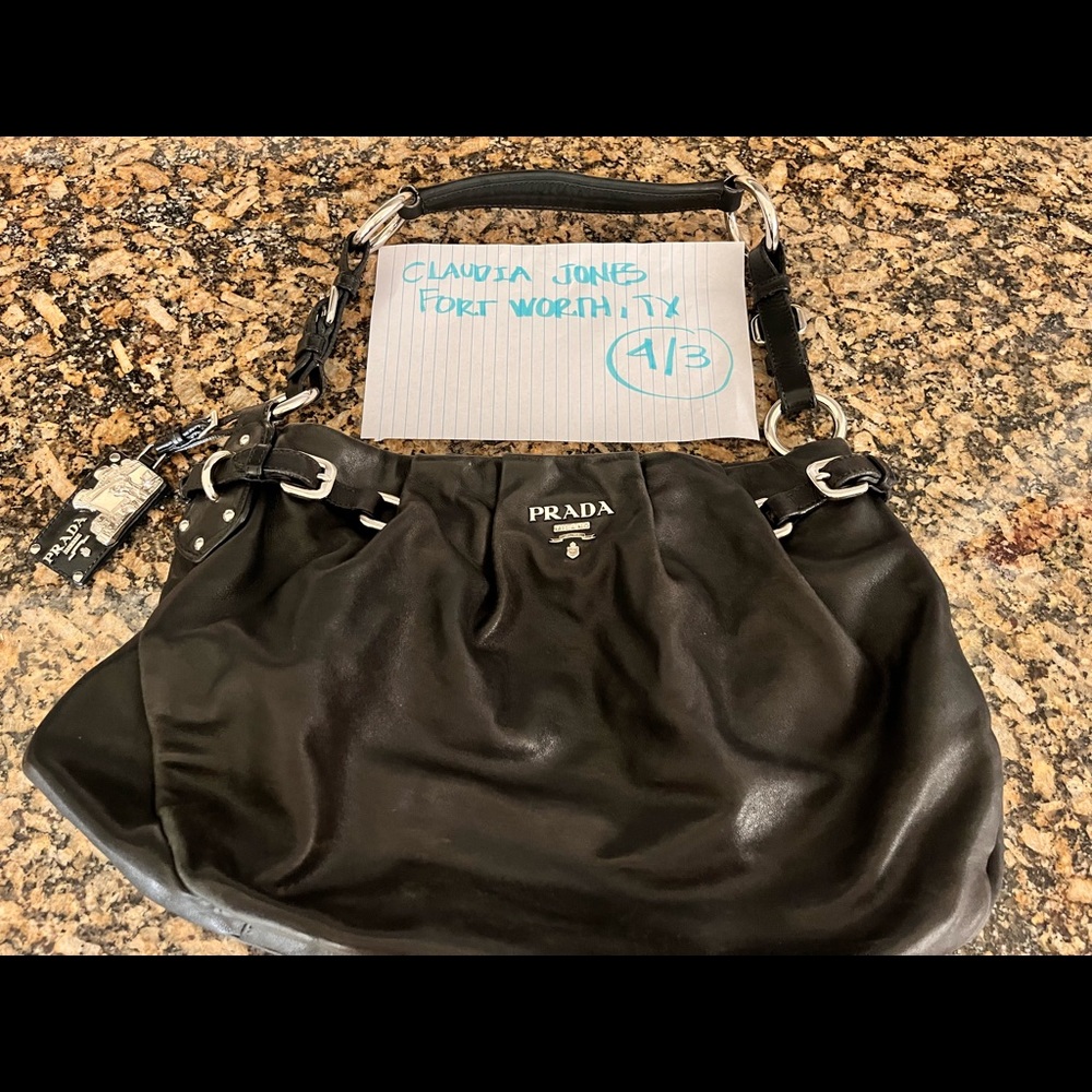 Authentic leather Prada shoulder bag.